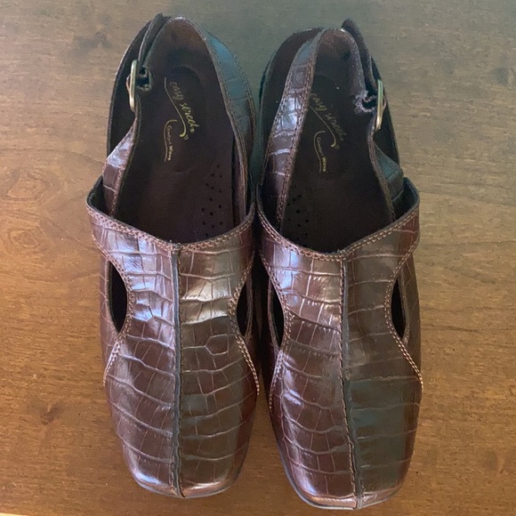 Easy Street Women’s Flats - Picture 4 of 4